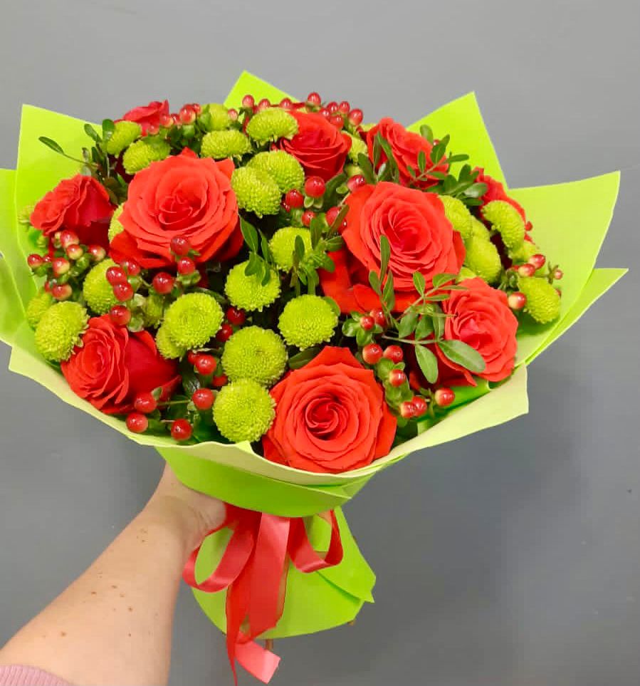 Букет цветов из: Хризантемы и Розы в Зеленчукской