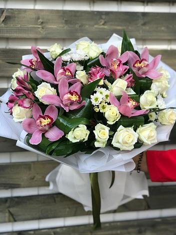 Букет цветов из: Розы и Хризантемы в Зеленчукской