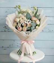 Букет цветов из:  Розы и Лизиантусы в Зеленчукской