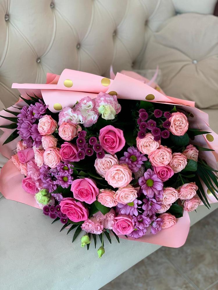 Букет Ваше величество в Зеленчукской Букет цветов из: Хризантемы, Розы и Лизиантусы в Зеленчукской