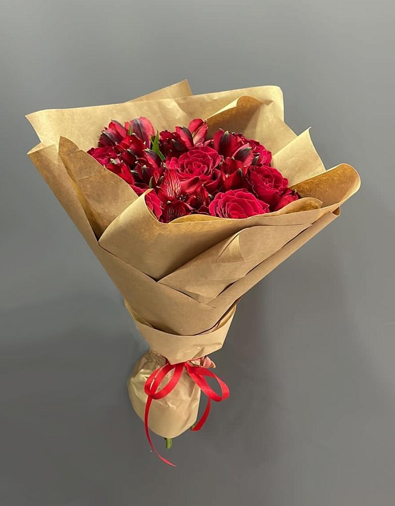 Букет цветов из: Альстромерии и Розы в Зеленчукской