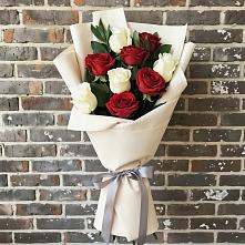 Букет красно-белые розы в Зеленчукской Букет цветов из: Розы в Зеленчукской