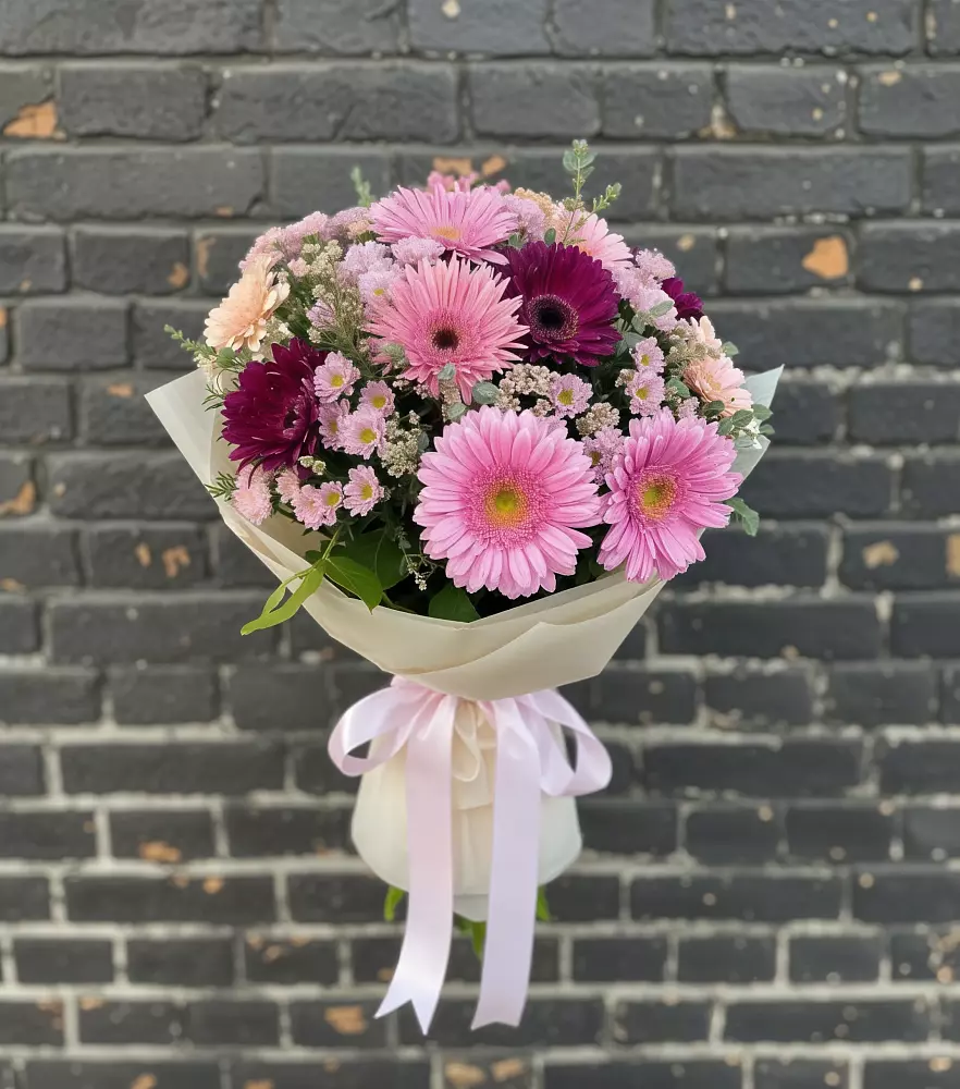 Букет цветов из: Герберы и Хризантемы в Зеленчукской