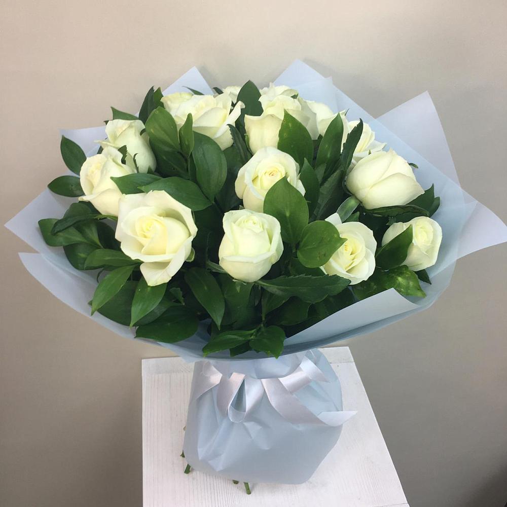 Букет 15 Белых роз Проуд в Зеленчукской