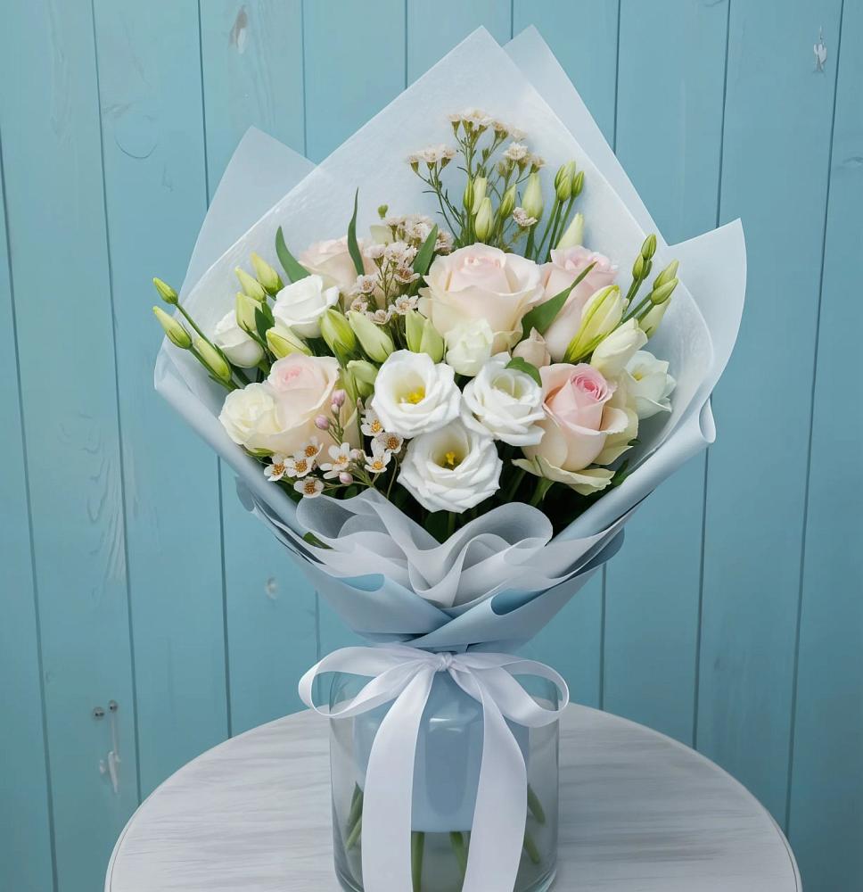 Букет цветов из: Розы и Лизиантусы в Зеленчукской