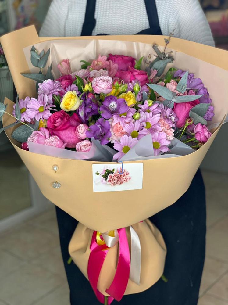 Букет цветов из: Хризантемы, Гвоздики и Альстромерии в Зеленчукской