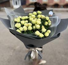 Букет Белые кустовые розы Солинеро в Зеленчукской