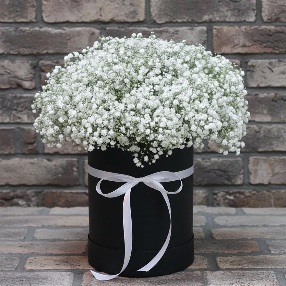 Композиция коробка гипсофил в Зеленчукской Цветочная композиция из Гипсофила в шляпной коробке в Зеленчукской