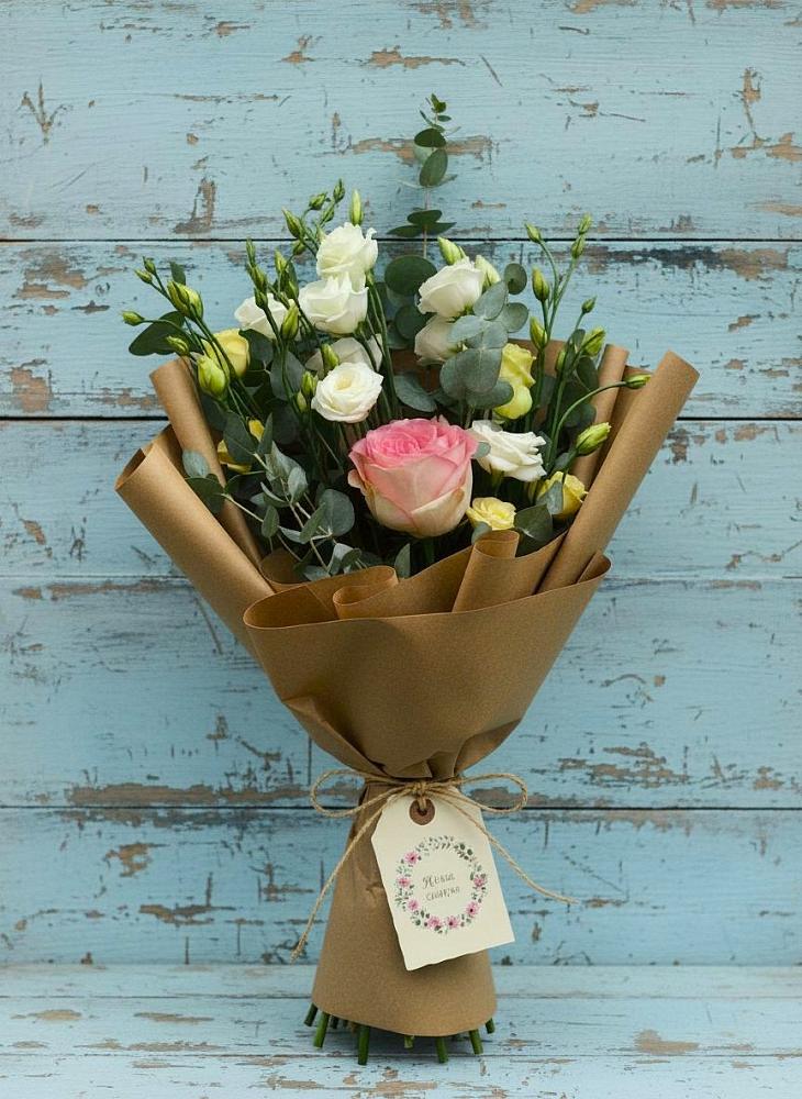 Букет цветов из: Розы и Лизиантусы в Зеленчукской