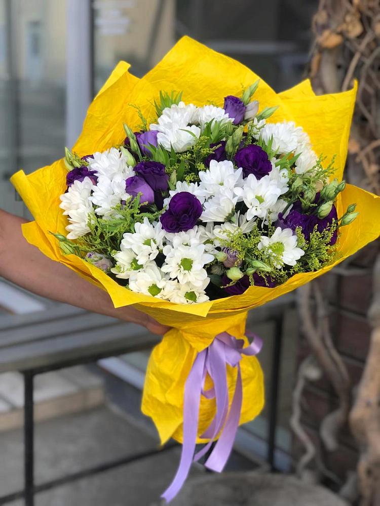 Букет цветов из: Ирисы, Хризантемы и Ромашки в Зеленчукской
