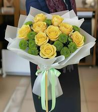 Букет сочно-зеленый в Зеленчукской Букет цветов из:  Хризантемы и Розы в Зеленчукской