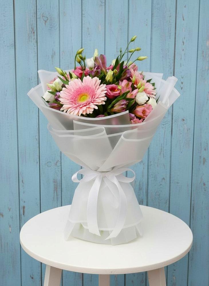 Букет цветов из: Герберы, Альстромерии и Лизиантусы в Зеленчукской