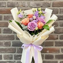 Букет цветов из:  Лизиантусы и Розы в Зеленчукской