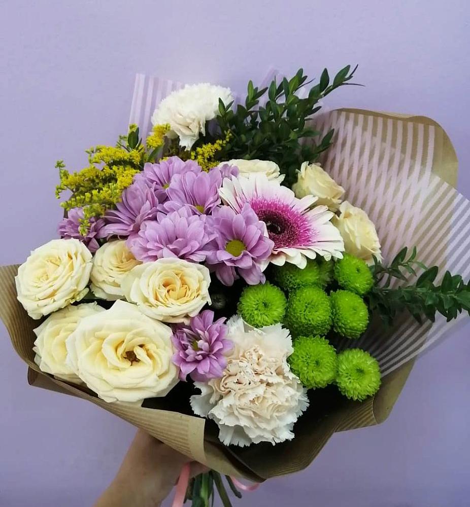 Букет магия в Зеленчукской Букет цветов из: Хризантемы, Розы, Гвоздики и Герберы в Зеленчукской