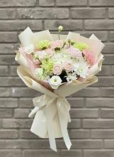 Букет цветов из:  Гвоздики, Розы, Лизиантусы и Хризантемы в Зеленчукской