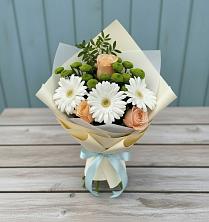 Букет герберы и розы в Зеленчукской Букет цветов из:  Герберы, Розы и Хризантемы в Зеленчукской