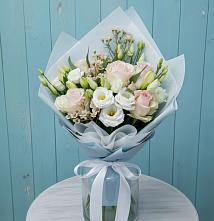 Букет цветов из:  Розы и Лизиантусы в Зеленчукской