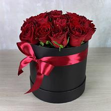 Цветочная композиция из Розы в шляпной коробке в Зеленчукской