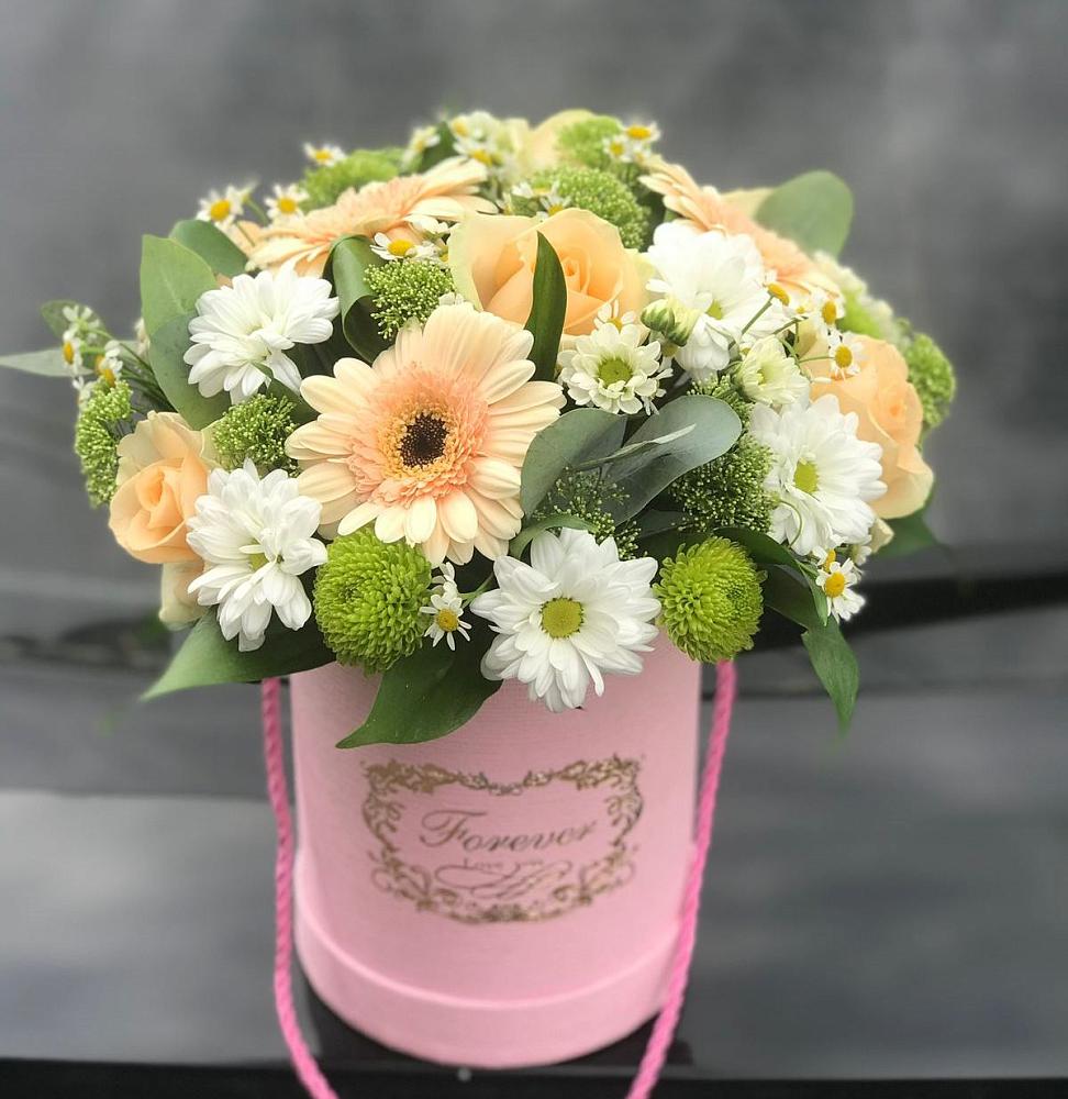 Цветочная композиция из Розы, Герберы и Хризантемы в шляпной коробке в Зеленчукской