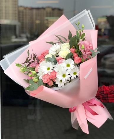 Букет цветов из: Розы, Лизиантусы и Хризантемы в Зеленчукской