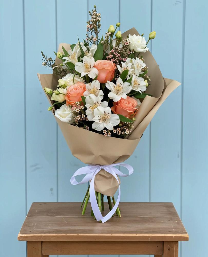 Букет цветов из: Альстромерии, Лизиантусы, Розы и Хризантемы в Зеленчукской