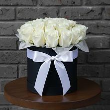 Композиция воздушная нежность в Зеленчукской Цветочная композиция из Розы в шляпной коробке в Зеленчукской