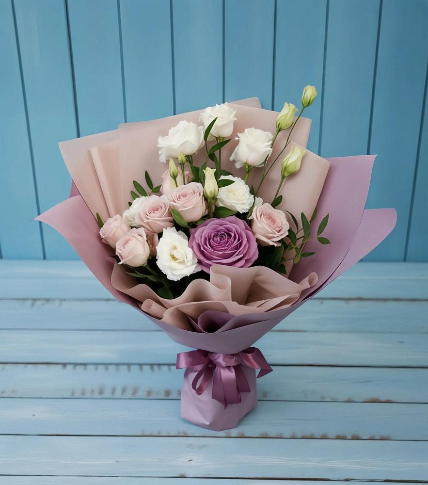 Букет цветов из: Розы и Лизиантусы в Зеленчукской