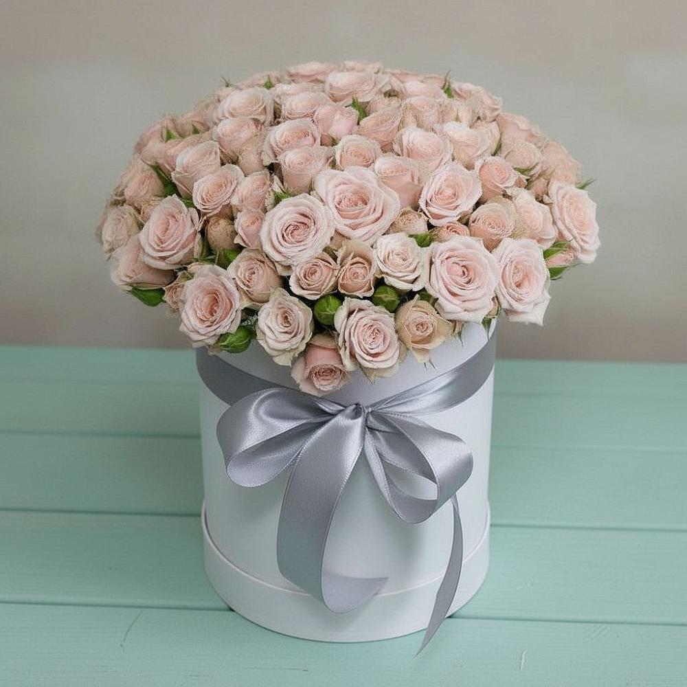 Композиция утонченная красота в Зеленчукской Цветочная композиция из Розы в шляпной коробке в Зеленчукской