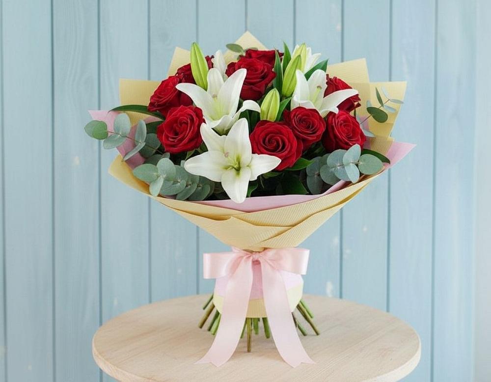 Букет Элегантная гармония в Зеленчукской Букет цветов из: Лилии и Розы в Зеленчукской